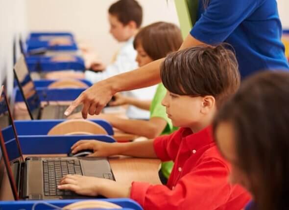 CyberShield Educatie in Securitate CIbernetica - cursuri in clasa cu copii, elevi
