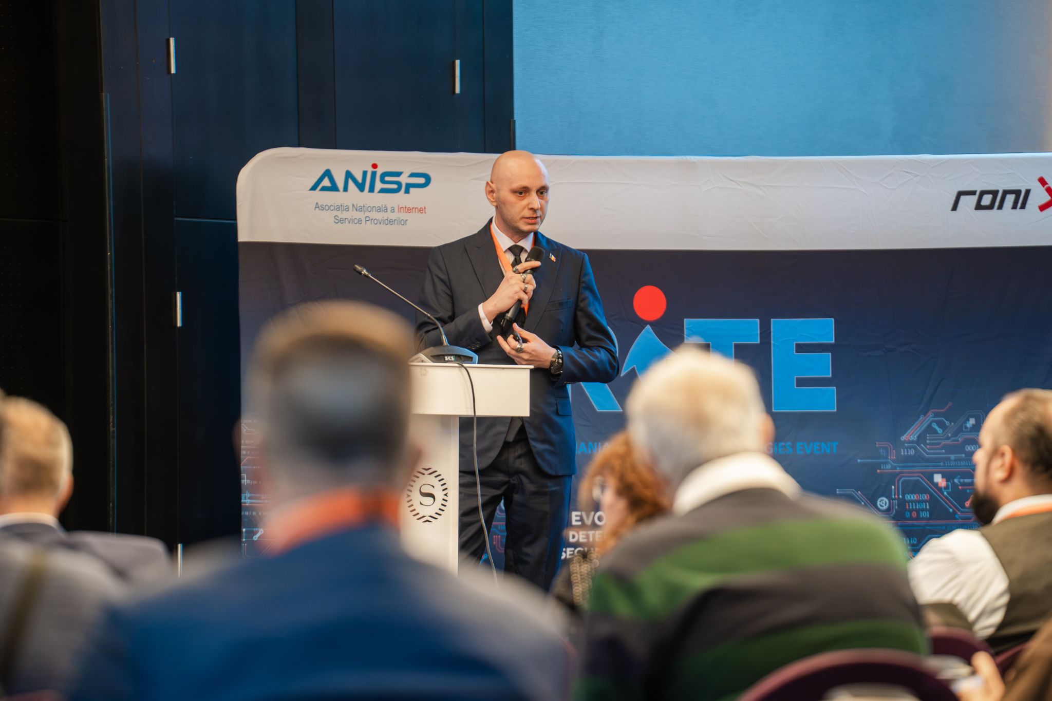 Cristian Iosub, președintele CyberShield, vorbind despre vibe coding la conferința RITE 2026, organizată de ANISP